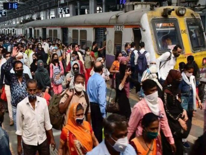 It is being demanded that ordinary citizens should also be allowed to travel locally | मुंबईकरांच्या लोकल प्रवासावरून रंगली राजकीय टोलवाटोलवी; विरोधक मात्र आक्रमक It is being demanded that ordinary citizens should also be allowed to travel locally | मुंबईकरांच्या लोकल प्रवासावरून रंगली राजकीय टोलवाटोलवी; विरोधक मात्र आक्रमक