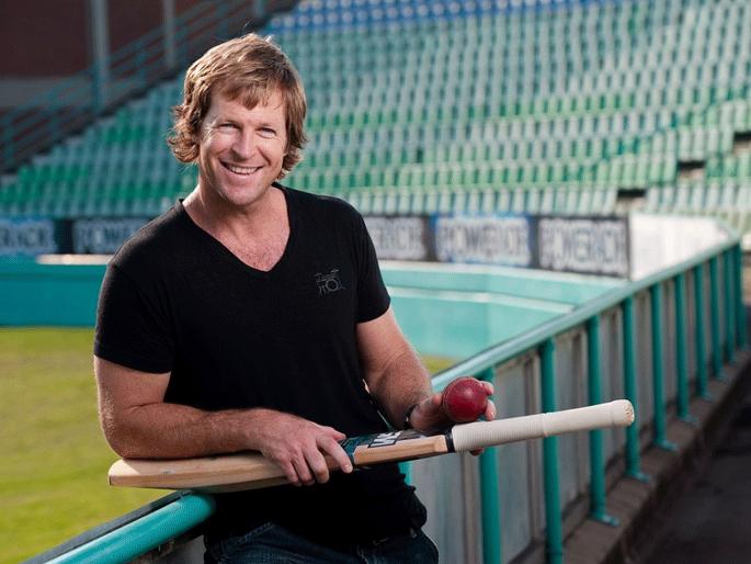 Jonty Rhodes apply fielding coach of indian cricket team | भारतीय संघाच्या क्षेत्ररक्षक प्रशिक्षकाच्या शर्यतीत जाँटी ऱ्होड्स