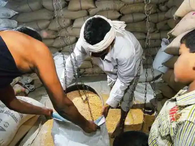 Cannot refuse Ration without adding Aadhaar card: High Court pdc | आधारकार्ड जोडले न गेल्याने अन्नधान्य नाकारू शकत नाही; उच्च न्यायालयाने फटकारले Cannot refuse Ration without adding Aadhaar card: High Court pdc | आधारकार्ड जोडले न गेल्याने अन्नधान्य नाकारू शकत नाही; उच्च न्यायालयाने फटकारले