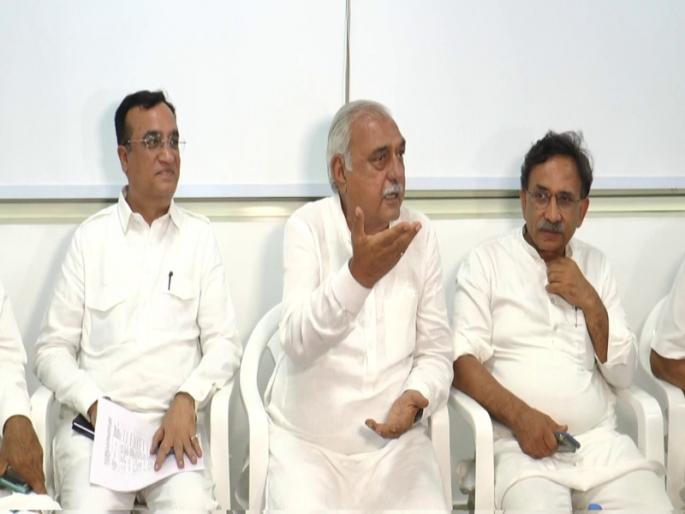 Congress moved MLAs to safer places; Fear of sabotage from BJP | काँग्रेसने आमदारांना सुरक्षित ठिकाणी हलविले; भाजपाकडून फोडाफोडी करण्याची भीती Congress moved MLAs to safer places; Fear of sabotage from BJP | काँग्रेसने आमदारांना सुरक्षित ठिकाणी हलविले; भाजपाकडून फोडाफोडी करण्याची भीती