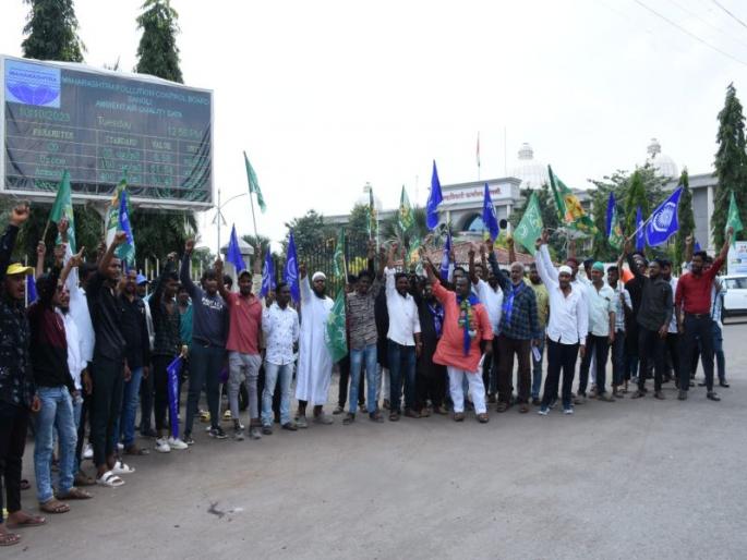 Pay Rs 1 crore to families of Pusesawali riots, MIM protests in Sangli | पुसेसावळी दंगलीतील मृताच्या कुटुंबियांना एक कोटी रुपये द्या, सांगलीत एमआयएमची निदर्शने
