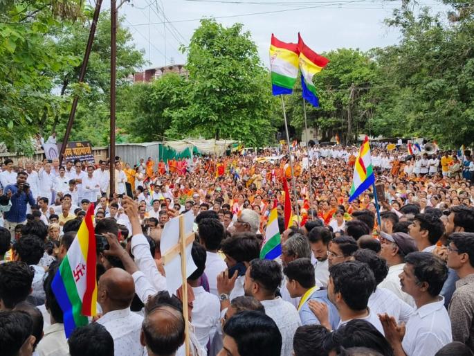 A march of the whole Digambar Jain community in the number of thousands in Washima! | वाशिमात हजारोच्या संख्येत सकल दिगंबर जैन समाजाचा मोर्चा ! A march of the whole Digambar Jain community in the number of thousands in Washima! | वाशिमात हजारोच्या संख्येत सकल दिगंबर जैन समाजाचा मोर्चा !