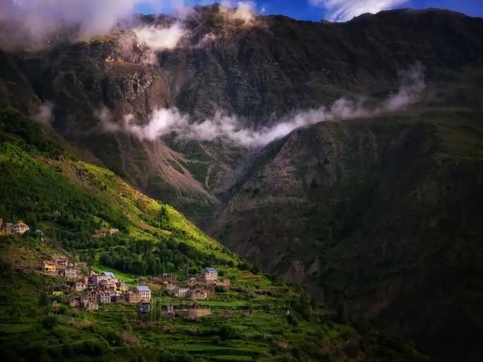 Himachal pradesh jibhi village is a must visit for nature lover | शिमला, मनाली नव्हे तर अनुभवा जीभीचं निसर्गसौंदर्य!