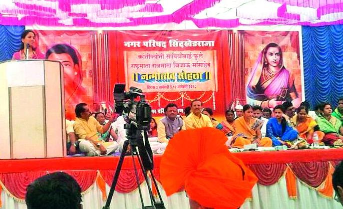 Chief Minister should follow the words of the fund of Rs 311 crore - Supriya Sule | मुख्यमंत्र्यांनी दिलेला ३११ कोटींच्या निधीचा शब्द पाळावा - सुप्रिया सुळे