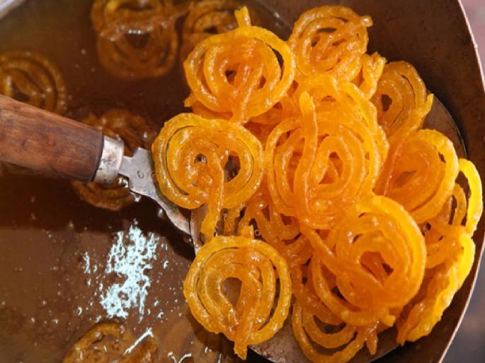 Rada from Jalebi at Farsan Mart, FIR registered against customer and owner | जिलेबीवरून राडा, दुकानदाराचा ग्राहकावर झाऱ्याने वार; परस्परविरोधी गुन्हे दाखल Rada from Jalebi at Farsan Mart, FIR registered against customer and owner | जिलेबीवरून राडा, दुकानदाराचा ग्राहकावर झाऱ्याने वार; परस्परविरोधी गुन्हे दाखल