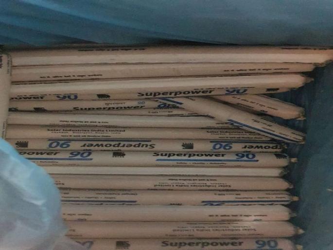 Inspector found in Nagarjhar in Palghar; 201 gelatin kandya seized | पालघरमधील नागझरीत सापडली स्फोटके; २०१ जिलेटीनच्या कांड्या जप्त Inspector found in Nagarjhar in Palghar; 201 gelatin kandya seized | पालघरमधील नागझरीत सापडली स्फोटके; २०१ जिलेटीनच्या कांड्या जप्त