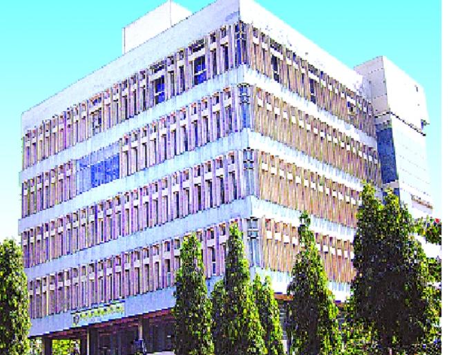 Reserve Bank, District Court, District Bank: - Crunch of crop sharing | रिझर्व्ह बॅँक, न्यायालयाच्या कात्रीत जिल्हा बॅँक : - पीककर्ज वाटपाचा पेच Reserve Bank, District Court, District Bank: - Crunch of crop sharing | रिझर्व्ह बॅँक, न्यायालयाच्या कात्रीत जिल्हा बॅँक : - पीककर्ज वाटपाचा पेच