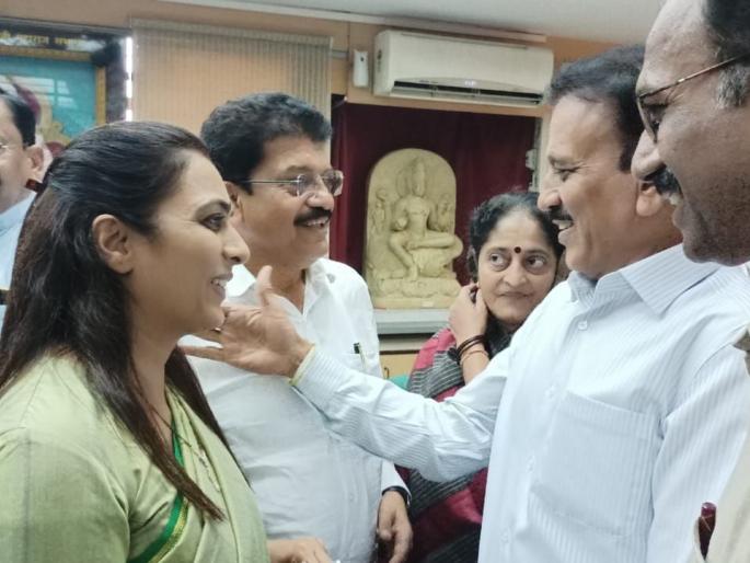 Withdrawal of all BJP candidates in Jalgaon District Bank | जळगाव जिल्हा बॅंकेत भाजपाच्या सर्वच उमेदवारांची माघार Withdrawal of all BJP candidates in Jalgaon District Bank | जळगाव जिल्हा बॅंकेत भाजपाच्या सर्वच उमेदवारांची माघार