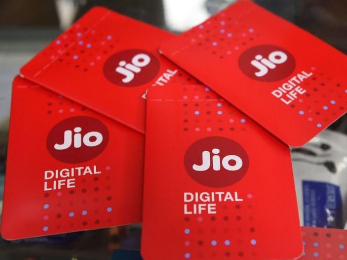 Coronavirus : reliance jio yearly prepaid plan comes with 350 gb data vrd | Coronavirus : Reliance Jioचा जबरदस्त प्लॅन; 350 जीबी डेटासह बरंच काही