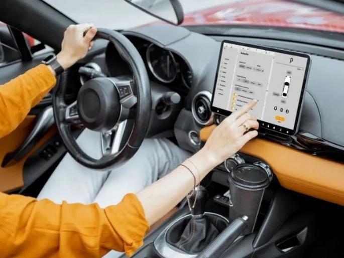 Reliance Jio's entry into the auto sector; 15-20 lakh car features that can be used in Alto as well by Jio Motive | रिलायन्स जिओचा ऑटो क्षेत्रात चंचूप्रवेश; अल्टोमध्येही वापरू शकणार १५-२० लाखांच्या कारची फिचर्स Reliance Jio's entry into the auto sector; 15-20 lakh car features that can be used in Alto as well by Jio Motive | रिलायन्स जिओचा ऑटो क्षेत्रात चंचूप्रवेश; अल्टोमध्येही वापरू शकणार १५-२० लाखांच्या कारची फिचर्स