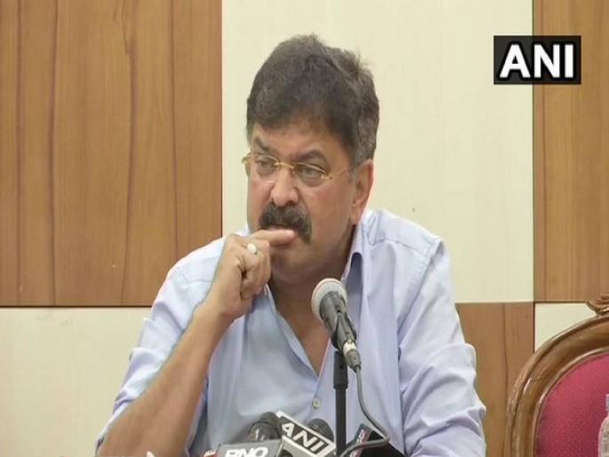 Jitendra Awhad criticized that this government is working to strengthen the caste-class system | हे सरकार वर्ण-वर्ग व्यवस्था मजबूत करण्यासाठी काम करतंय - जितेंद्र आव्हाड   Jitendra Awhad criticized that this government is working to strengthen the caste-class system | हे सरकार वर्ण-वर्ग व्यवस्था मजबूत करण्यासाठी काम करतंय - जितेंद्र आव्हाड