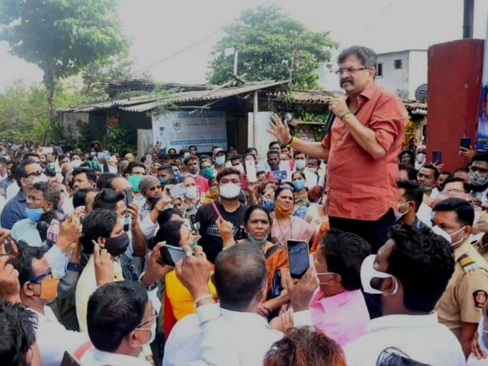 Sharad Pawar led NCP Minister Jitendra Awhad gives Warning to Railway Ministry regarding Slum Rehabilitation Issue | Jitendra Awhad: "मर जायेंगे, जान देंगे, लेकीन घर नही देंगे"; गृहनिर्माण मंत्री जितेंद्र आव्हाड यांनी दिला इशारा Sharad Pawar led NCP Minister Jitendra Awhad gives Warning to Railway Ministry regarding Slum Rehabilitation Issue | Jitendra Awhad: "मर जायेंगे, जान देंगे, लेकीन घर नही देंगे"; गृहनिर्माण मंत्री जितेंद्र आव्हाड यांनी दिला इशारा