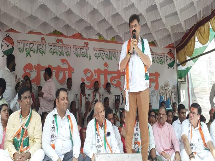 We, the heirs of Gandhi, will not take the law into our hands, but...; NCP Jitendra Awhad's warning | आम्ही गांधीचे वारसदार, कायदा हातात घेणार नाही, पण...; जितेंद्र आव्हाडांचा इशारा We, the heirs of Gandhi, will not take the law into our hands, but...; NCP Jitendra Awhad's warning | आम्ही गांधीचे वारसदार, कायदा हातात घेणार नाही, पण...; जितेंद्र आव्हाडांचा इशारा