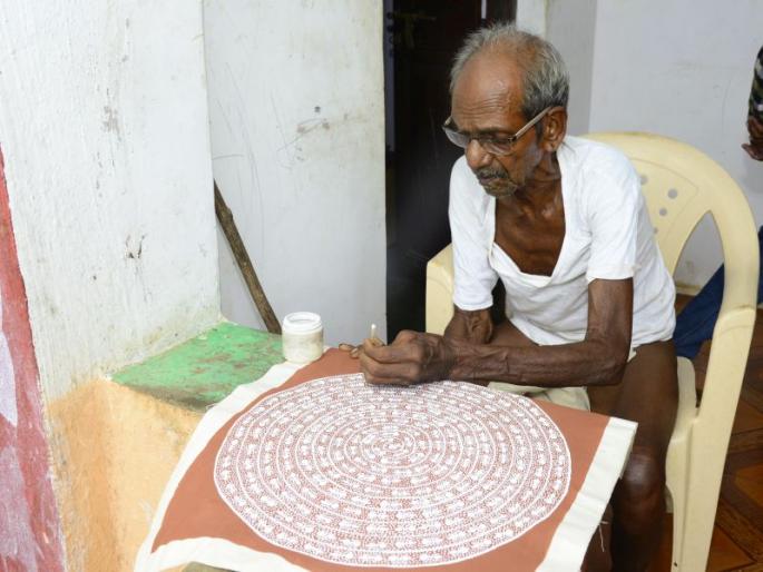 Maharashtra Day: Astonishing Life Of Jivya Soma Mashe, warli Paintings | Maharashtra Day: वारली संस्कृती सातासमुद्रापार नेणारे जिव्या Maharashtra Day: Astonishing Life Of Jivya Soma Mashe, warli Paintings | Maharashtra Day: वारली संस्कृती सातासमुद्रापार नेणारे जिव्या
