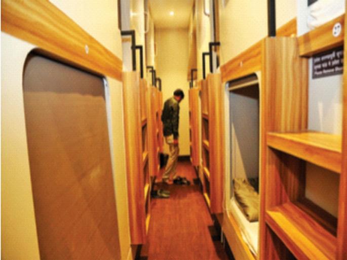 500 people stayed at CSMT; Within a month, the response to the sleeping pod increased | सीएसएमटीवर ५०० जणांनी केला ‘मुक्काम’; महिनाभरात स्लीपिंग पॉडचा प्रतिसाद वाढला 500 people stayed at CSMT; Within a month, the response to the sleeping pod increased | सीएसएमटीवर ५०० जणांनी केला ‘मुक्काम’; महिनाभरात स्लीपिंग पॉडचा प्रतिसाद वाढला