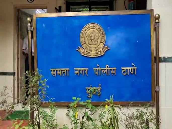 Man held for taking photos of women and posting it on social media with vulgar comments in mumbai | 'काय हॉट दिसतेय, काय लुक देतेय'; शेरेबाजी करणाऱ्या विकृताला अटक, मुंबईतील प्रकार Man held for taking photos of women and posting it on social media with vulgar comments in mumbai | 'काय हॉट दिसतेय, काय लुक देतेय'; शेरेबाजी करणाऱ्या विकृताला अटक, मुंबईतील प्रकार