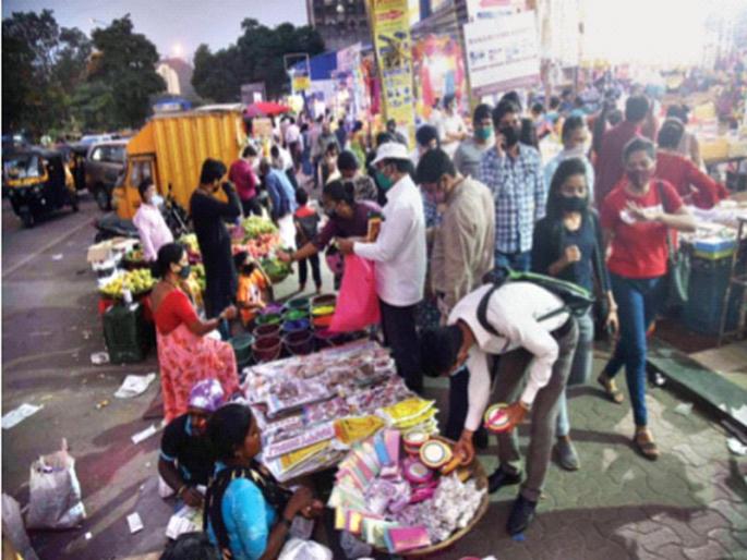 Huge crowds of customers for Diwali shopping | दिवाळीच्या खरेदीसाठी ग्राहकांची होतेय प्रचंड गर्दी; नवी मुंबईत सोशल डिस्टन्सिंगचा फज्जा, नियमांचे उल्लंघन