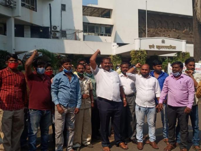Demonstrations of the Deprived Bahujan Front demanding the celebration of Constitution Day | संविधान दिन साजरा करण्याच्या मागणीसाठी वंचित बहुजन आघाडीची निदर्शने Demonstrations of the Deprived Bahujan Front demanding the celebration of Constitution Day | संविधान दिन साजरा करण्याच्या मागणीसाठी वंचित बहुजन आघाडीची निदर्शने