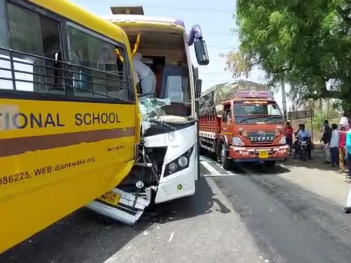 Aurangabad: 22 injured in triple accident on city highway; 5 seriously injured | औरंगाबाद- नगर महामार्गावरील तिहेरी अपघातात २२ जण जखमी; रुग्णालयात केले दाखल Aurangabad: 22 injured in triple accident on city highway; 5 seriously injured | औरंगाबाद- नगर महामार्गावरील तिहेरी अपघातात २२ जण जखमी; रुग्णालयात केले दाखल