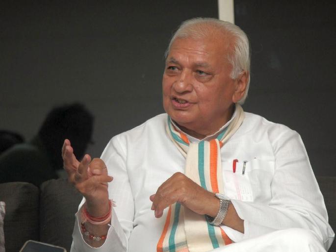 In Kerala every minister gets pension for 50 communists; Kerala Governor Arif Mohammad Khan | केरळमध्ये प्रत्येक मंत्री ५० कम्युनिस्टांना पेन्शन मिळवून देतो; राज्यपाल आरिफ मोहम्मद खान