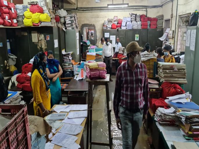 Water seeped into Ambernath municipal office; Municipal work stalled | अंबरनाथ नगरपालिका कार्यालयात शिरले पाणी; पालिकेचे कामकाज ठप्प Water seeped into Ambernath municipal office; Municipal work stalled | अंबरनाथ नगरपालिका कार्यालयात शिरले पाणी; पालिकेचे कामकाज ठप्प