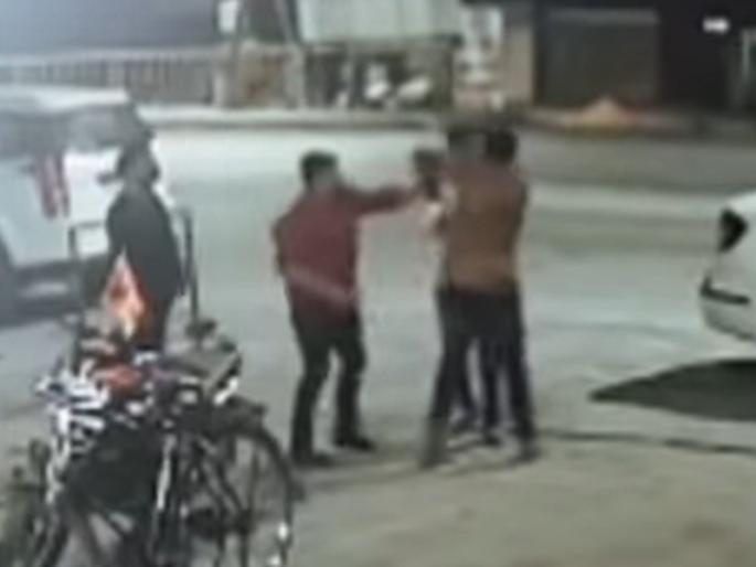Ajay Kharpas, MNS city secretary in Buldhana, was beaten by some people | मनसेच्या पदाधिकाऱ्याला मारहाण; आरोपींच्या अटकेसाठी कार्यकर्ते आक्रमक, बुलढाण्यातील प्रकार Ajay Kharpas, MNS city secretary in Buldhana, was beaten by some people | मनसेच्या पदाधिकाऱ्याला मारहाण; आरोपींच्या अटकेसाठी कार्यकर्ते आक्रमक, बुलढाण्यातील प्रकार
