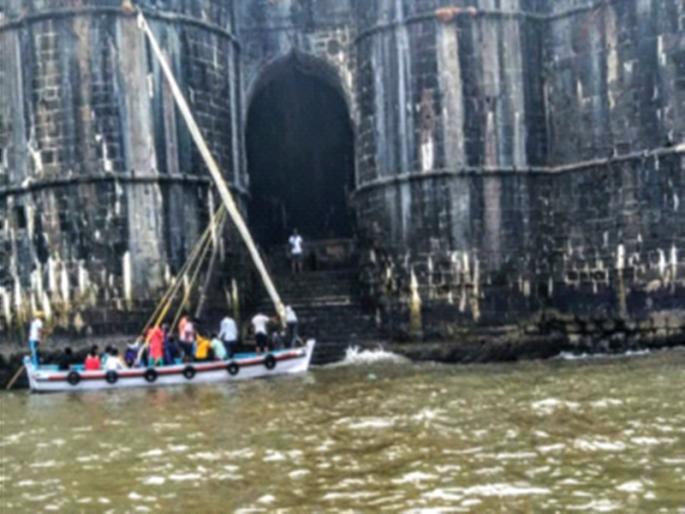 Restrictions on Janjira Fort removed | जंजिरा किल्ल्यावरील निर्बंध हटविले Restrictions on Janjira Fort removed | जंजिरा किल्ल्यावरील निर्बंध हटविले