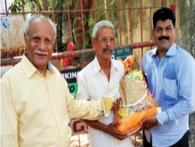 ‘Kiwi’ a helping hand to theater workers; Social Commitment of Natyasanstha | रंगमंच कामगारांना ‘किवी’चा मदतीचा हात; नाट्यसंस्थेची सामाजिक बांधीलकी ‘Kiwi’ a helping hand to theater workers; Social Commitment of Natyasanstha | रंगमंच कामगारांना ‘किवी’चा मदतीचा हात; नाट्यसंस्थेची सामाजिक बांधीलकी