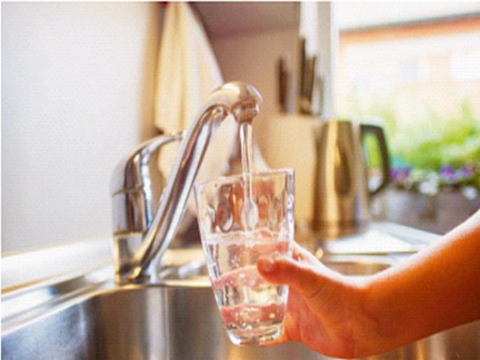 Leaking, stealing pure water | गळती, चोरी करतेय शुद्ध पाण्याचा घात; महापालिका करते १२ ते १५ रुपये खर्च Leaking, stealing pure water | गळती, चोरी करतेय शुद्ध पाण्याचा घात; महापालिका करते १२ ते १५ रुपये खर्च
