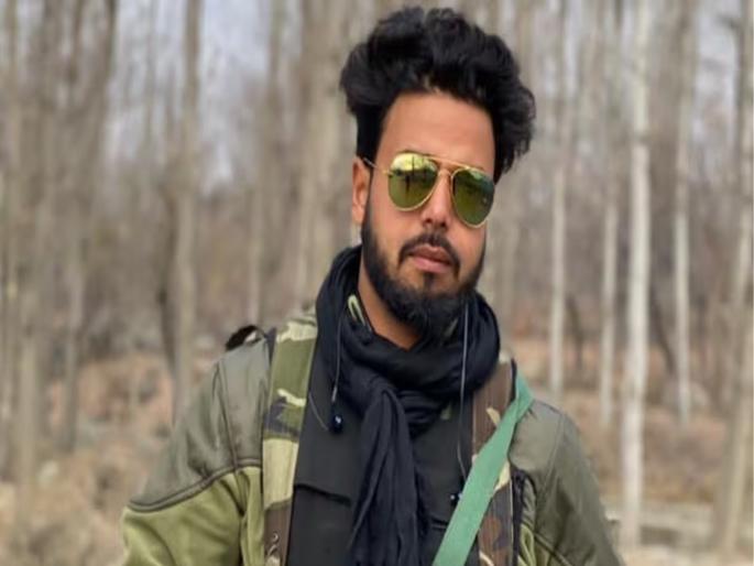 In Jammu Kashmir, Kidnapping of army man who came home for Eid holiday; Blood stains found in the car | ईदला सुट्टीसाठी घरी आलेल्या लष्करी जवानाचं अपहरण; कारमध्ये मिळाले रक्ताचे डाग In Jammu Kashmir, Kidnapping of army man who came home for Eid holiday; Blood stains found in the car | ईदला सुट्टीसाठी घरी आलेल्या लष्करी जवानाचं अपहरण; कारमध्ये मिळाले रक्ताचे डाग