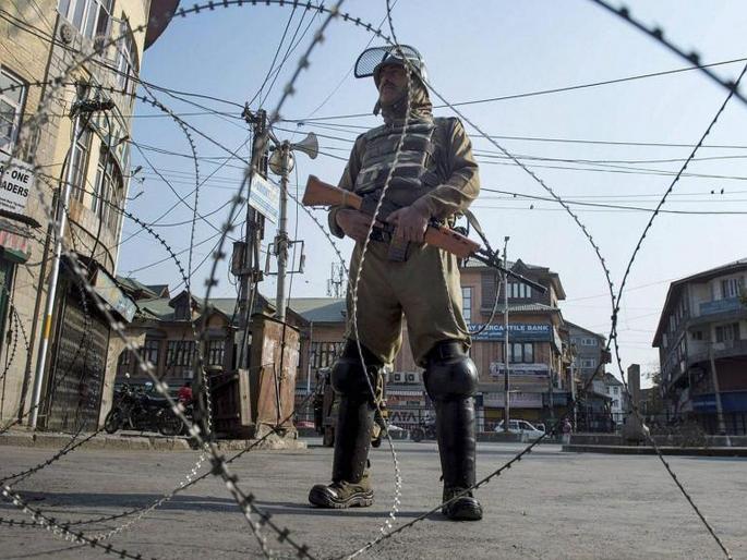 Special status of Kashmir finally abolished; The state will be divided into two Union Territories | काश्मीरचा विशेष दर्जा अखेर रद्द; राज्याचे होणार दोन केंद्रशासित प्रदेशांत विभाजन Special status of Kashmir finally abolished; The state will be divided into two Union Territories | काश्मीरचा विशेष दर्जा अखेर रद्द; राज्याचे होणार दोन केंद्रशासित प्रदेशांत विभाजन