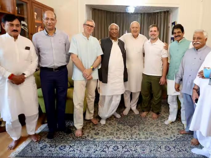farooq abdullah announced Congress-NC to contest elections together in Jammu and Kashmir | जम्मू-काश्मीरमध्ये काँग्रेस-NC एकत्रितपणे निवडणूक लढवणार, PDP चेही सोबत येण्याचे संकेत farooq abdullah announced Congress-NC to contest elections together in Jammu and Kashmir | जम्मू-काश्मीरमध्ये काँग्रेस-NC एकत्रितपणे निवडणूक लढवणार, PDP चेही सोबत येण्याचे संकेत