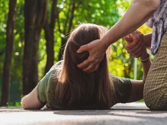 Epilepsy can be a disease; Examination by a neurologist is required | तुम्हाला आकडी येते का? एपिलेप्सी आजार असू शकतो; मेंदूविकार तज्ज्ञांकडून तपासणी गरजेची Epilepsy can be a disease; Examination by a neurologist is required | तुम्हाला आकडी येते का? एपिलेप्सी आजार असू शकतो; मेंदूविकार तज्ज्ञांकडून तपासणी गरजेची