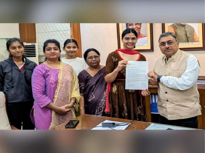 Women passengers unsafe, release memo train on time, demand of 'We for Change' organization | महिला प्रवासी असुरक्षित, मेमो ट्रेन वेळेत सोडा, ‘वुई फॉर चेंज’ संघटनेची मागणी