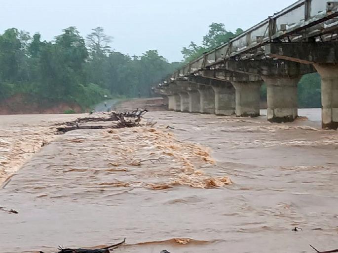 Dho-dho in Gadchiroli... Bhamragarh lost connectivity, dozens of roads closed including National Highway | गडचिरोलीत धो-धो... भामरागडचा संपर्क तुटला, राष्ट्रीय महामार्गासह डझनभर रस्ते बंद Dho-dho in Gadchiroli... Bhamragarh lost connectivity, dozens of roads closed including National Highway | गडचिरोलीत धो-धो... भामरागडचा संपर्क तुटला, राष्ट्रीय महामार्गासह डझनभर रस्ते बंद