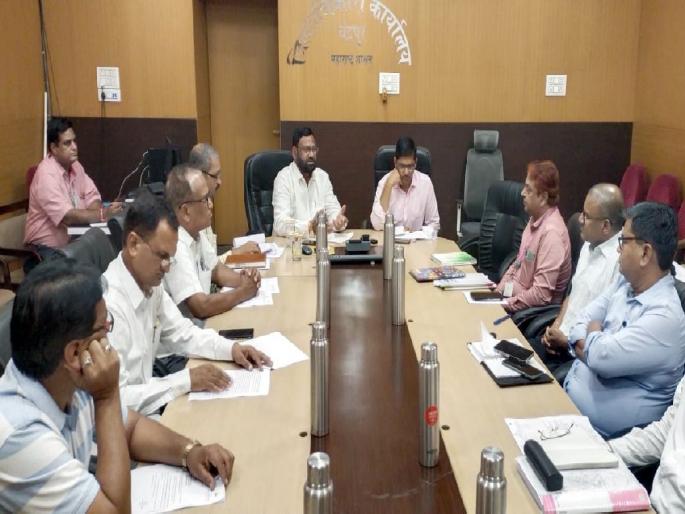Officers validating fake documents for recruitment of employees are freed | नोकर भरतीसाठी बनावट कागदपत्रे वैध ठरविणारे अधिकारी मोकाट Officers validating fake documents for recruitment of employees are freed | नोकर भरतीसाठी बनावट कागदपत्रे वैध ठरविणारे अधिकारी मोकाट