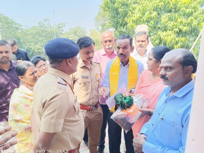 Saree-choli, bangles by the women of the Koli community, an attempt to harass the government |  कोळी समाजाच्या महिलांकडून साडी-चोळी, बांगड्यांचा शासनाला आहेर देण्याचा प्रयत्न!