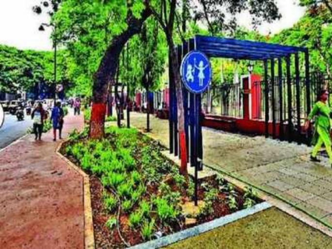unconcious about road model of pune by pune corporation | पुणे महानगरपालिका प्रशासनाकडून ‘मॉडेल’ पदपथाकडे होतेय दुर्लक्ष unconcious about road model of pune by pune corporation | पुणे महानगरपालिका प्रशासनाकडून ‘मॉडेल’ पदपथाकडे होतेय दुर्लक्ष