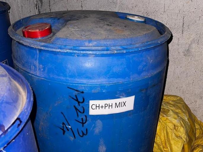 Another factory destroyed, drugs worth 160 crore seized; 'DRI' raid on Apex Medicam Co | आणखी एक कारखाना उद्ध्वस्त १६० कोटींचे अमली पदार्थ जप्त; 'डीआरआय'चा अपेक्स मेडिकेम कंपनीवर छापा Another factory destroyed, drugs worth 160 crore seized; 'DRI' raid on Apex Medicam Co | आणखी एक कारखाना उद्ध्वस्त १६० कोटींचे अमली पदार्थ जप्त; 'डीआरआय'चा अपेक्स मेडिकेम कंपनीवर छापा