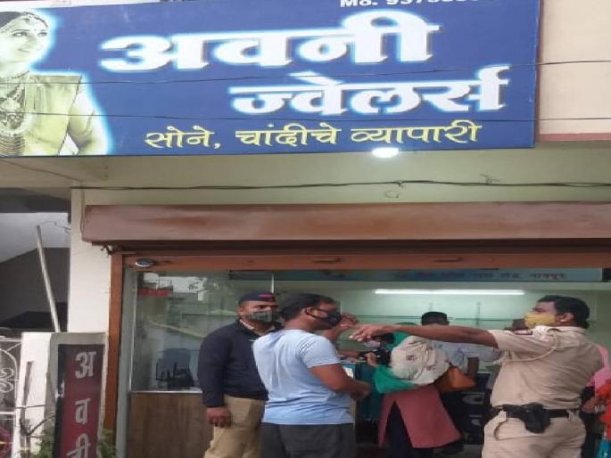 In day light filmstyle robbery; Jweller's hands were tied around his mouth and he was beaten to death | दिवसाढवळ्या फिल्मीस्टाईल दरोडा; सराफाचे हात तोंड बांधून बेदम मारहाण करून दागिने लुटले
