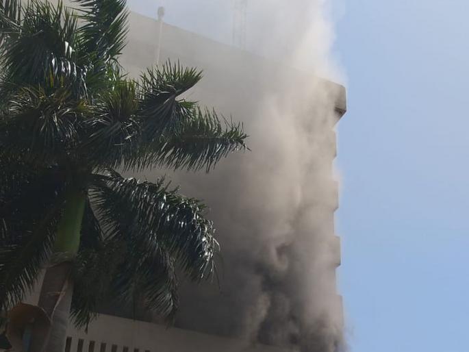 Fire in uran jnpt customs department building | जेएनपीटीमधील सीमा शुल्क विभागाच्या इमारतीच्या तिसऱ्या मजल्यावर आग; केमिकल लॅब जळून खाक Fire in uran jnpt customs department building | जेएनपीटीमधील सीमा शुल्क विभागाच्या इमारतीच्या तिसऱ्या मजल्यावर आग; केमिकल लॅब जळून खाक