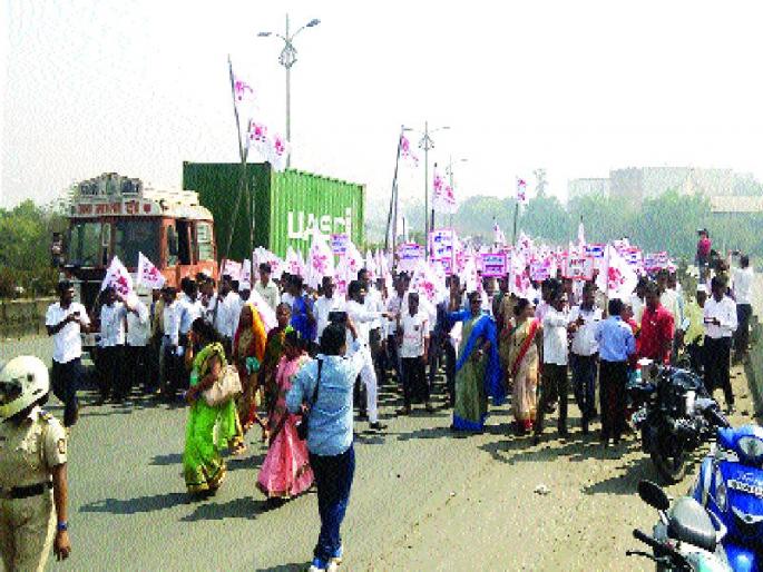 JNPT's grand rally, the participation of people's representatives | जेएनपीटीच्या चौथ्या बंदरावर महामोर्चा, लोकप्रतिनिधींचा सहभाग JNPT's grand rally, the participation of people's representatives | जेएनपीटीच्या चौथ्या बंदरावर महामोर्चा, लोकप्रतिनिधींचा सहभाग