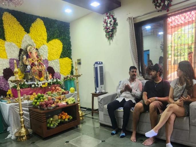 Rohit Sharma in Alibag; NCP's Amit Naik's father was seen with his wife | रोहित शर्मा अलिबागेत; राष्ट्रवादीचे अमित नाईक यांच्या बाप्पाचे पत्नीसह घेतले दर्शन Rohit Sharma in Alibag; NCP's Amit Naik's father was seen with his wife | रोहित शर्मा अलिबागेत; राष्ट्रवादीचे अमित नाईक यांच्या बाप्पाचे पत्नीसह घेतले दर्शन