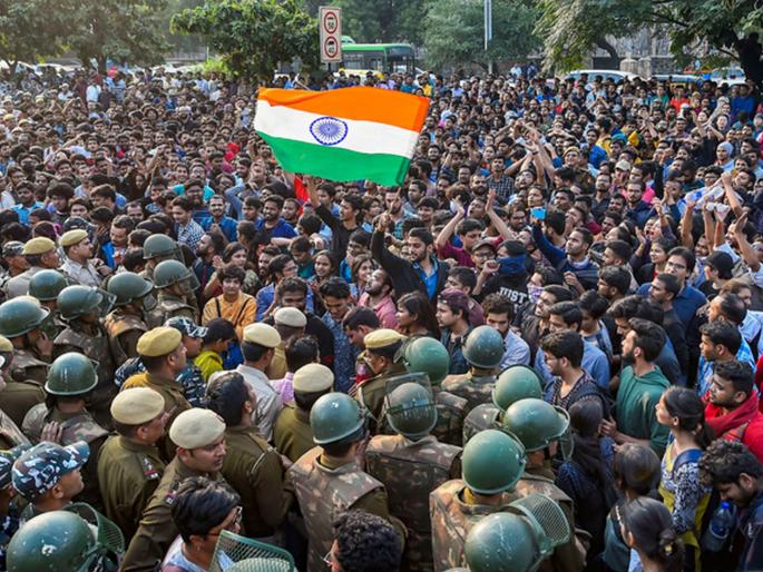 Executive Committee Announces Major Roll Back In The JNU Hostel Fee | जेएनयूच्या विद्यार्थ्यांच्या लढ्याला यश; शुल्कवाढीचा निर्णय मागे Executive Committee Announces Major Roll Back In The JNU Hostel Fee | जेएनयूच्या विद्यार्थ्यांच्या लढ्याला यश; शुल्कवाढीचा निर्णय मागे