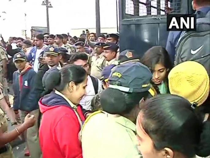 JNU Attack : Movement of students in the state are on radar of police | JNU Attack : राज्यातील विद्यार्थ्यांच्या आंदोलनावर पोलिसांची नजर JNU Attack : Movement of students in the state are on radar of police | JNU Attack : राज्यातील विद्यार्थ्यांच्या आंदोलनावर पोलिसांची नजर