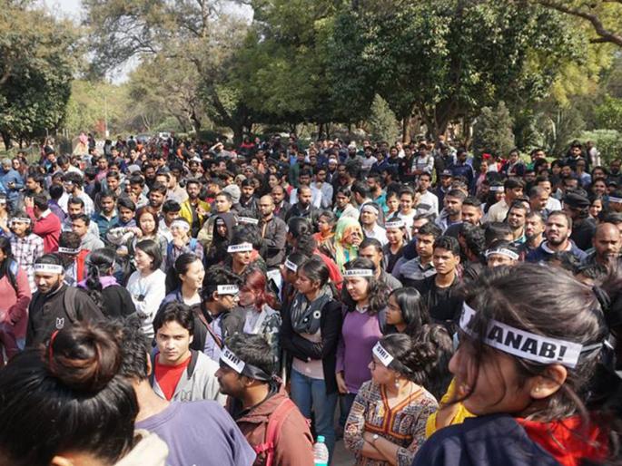 Attempts to suppress students' voice through sticks | लाठीमाराद्वारे विद्यार्थ्यांचा आवाज दडपण्याचा प्रयत्न; विरोधकांचा लोकसभेत आरोप Attempts to suppress students' voice through sticks | लाठीमाराद्वारे विद्यार्थ्यांचा आवाज दडपण्याचा प्रयत्न; विरोधकांचा लोकसभेत आरोप