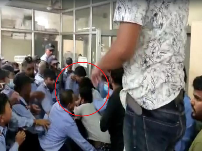 JNU news; Students went to ask for scholarship were brutally beaten by security guards in JNU | JNUमध्ये राडा; स्कॉलरशिप मागायला गेलेल्या विद्यार्थ्यांना सुरक्षा रक्षकांची बेदम मारहाण