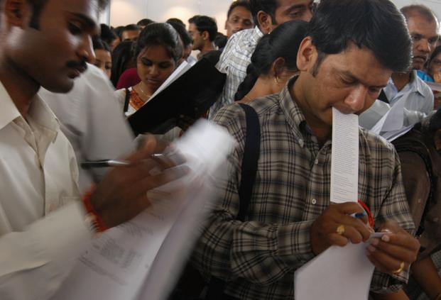 Recruitment of 21 employees in West Maharashtra Devasthan is illegal | पश्चिम महाराष्ट्र देवस्थानमधील २१ कर्मचाऱ्यांची नोकरभरती बेकायदा Recruitment of 21 employees in West Maharashtra Devasthan is illegal | पश्चिम महाराष्ट्र देवस्थानमधील २१ कर्मचाऱ्यांची नोकरभरती बेकायदा