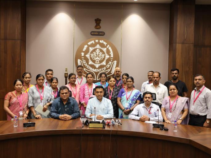 jobs for 40 children of freedom fighters in six months cm pramod sawant issue appointment letters to 20  | स्वातंत्र्यसैनिकांच्या चाळीस मुलांना सहा महिन्यांत नोकऱ्या: मुख्यमंत्री, २० जणांना नियुक्तिपत्रे प्रदान  jobs for 40 children of freedom fighters in six months cm pramod sawant issue appointment letters to 20  | स्वातंत्र्यसैनिकांच्या चाळीस मुलांना सहा महिन्यांत नोकऱ्या: मुख्यमंत्री, २० जणांना नियुक्तिपत्रे प्रदान