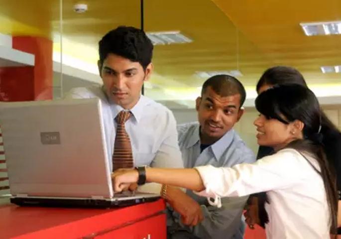 Half the employees live on debt and credit cards | सर्वेक्षण! निम्मे नोकरदार जगतात कर्ज आणि क्रेडिट कार्डावर
